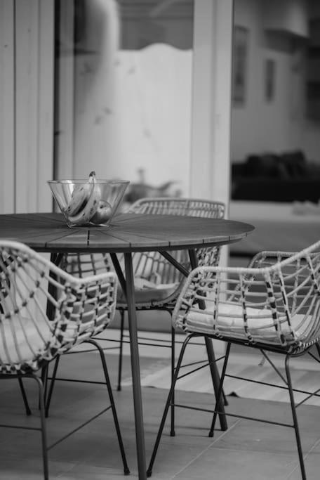 Luxury Studio With Garden Next To Acropolis Athen Exterior foto